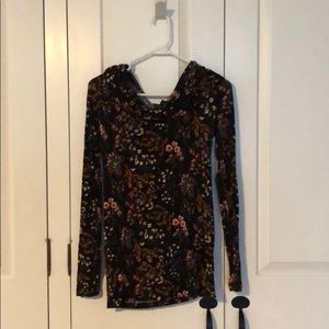 A pea in the pod maternity shirt - worn twice